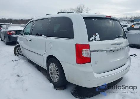 2016 Chrysler Town & Country Limited z USA, uszkodzony, nr VIN 2C4RC1JG0GR221792